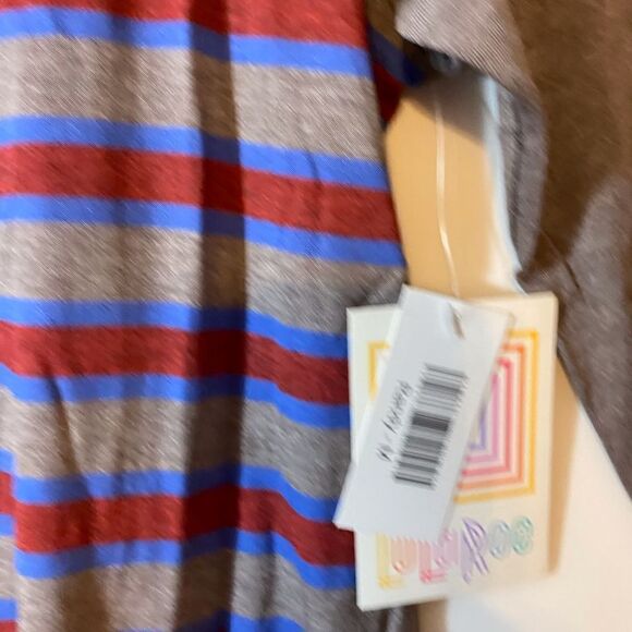 LuLaRoe “Randy “ Tee with 3/4 Raglan sleeves - Picture 4 of 5